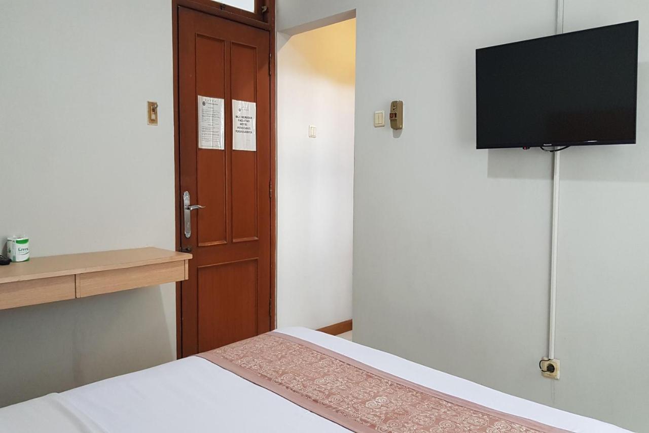 Oyo 3819 Hotel Winotosastro Yogyakarta Exterior foto