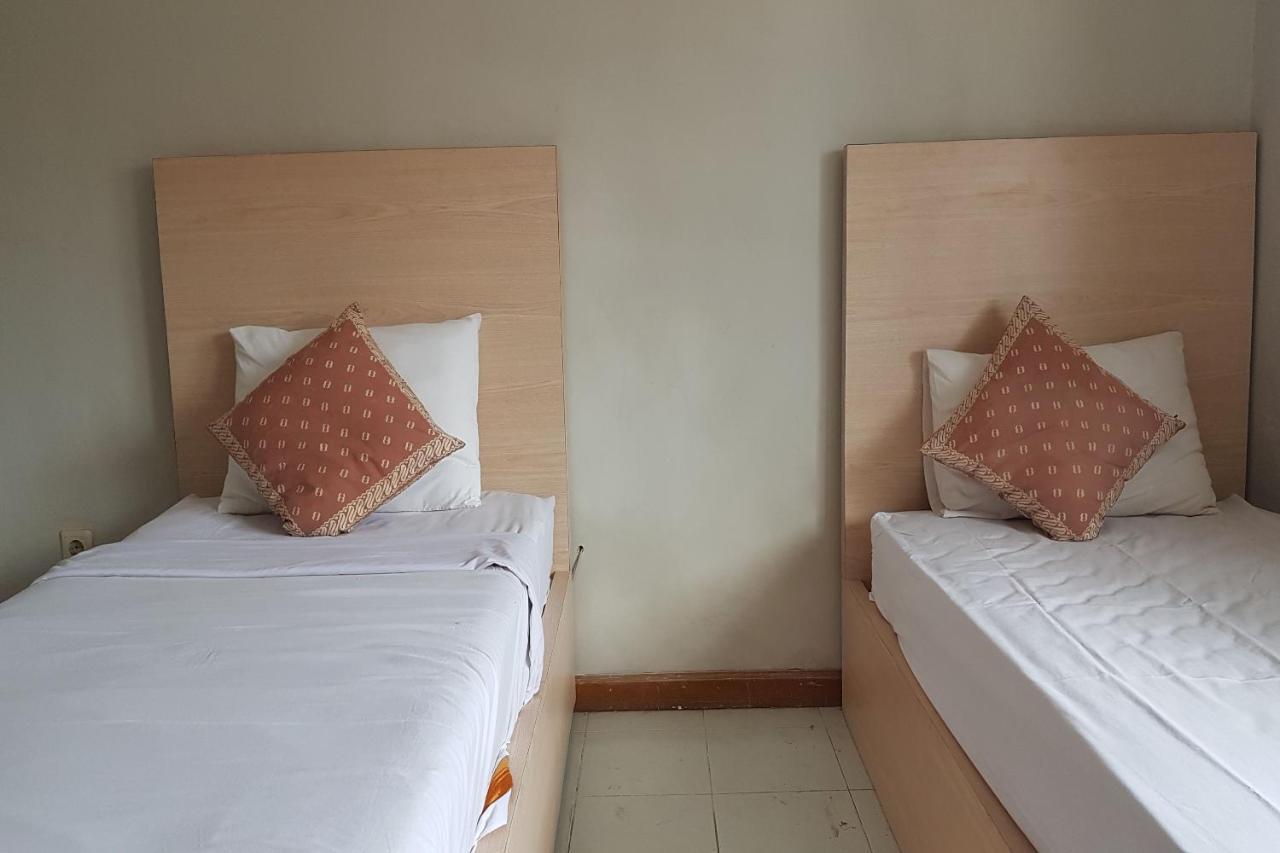 Oyo 3819 Hotel Winotosastro Yogyakarta Exterior foto