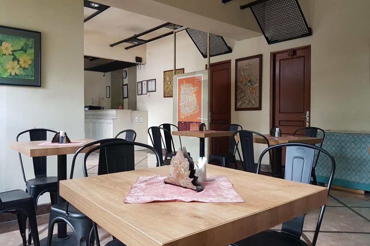 Oyo 3819 Hotel Winotosastro Yogyakarta Exterior foto